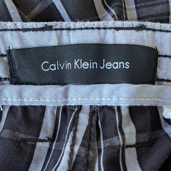 •Calvin Klein• Men’s Black/Gray Plaid Shorts - Size 34 - Picture 2 of 10